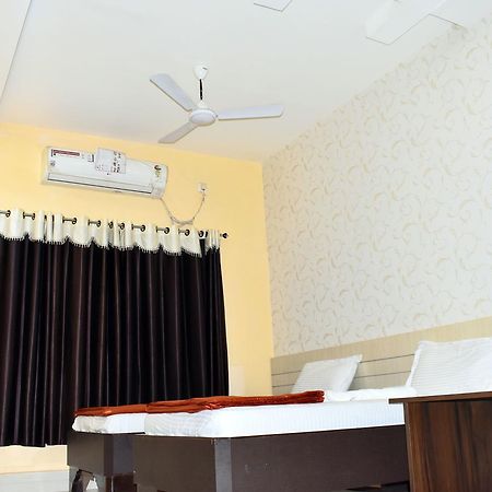 Hotel Triveni Balangir Exteriér fotografie